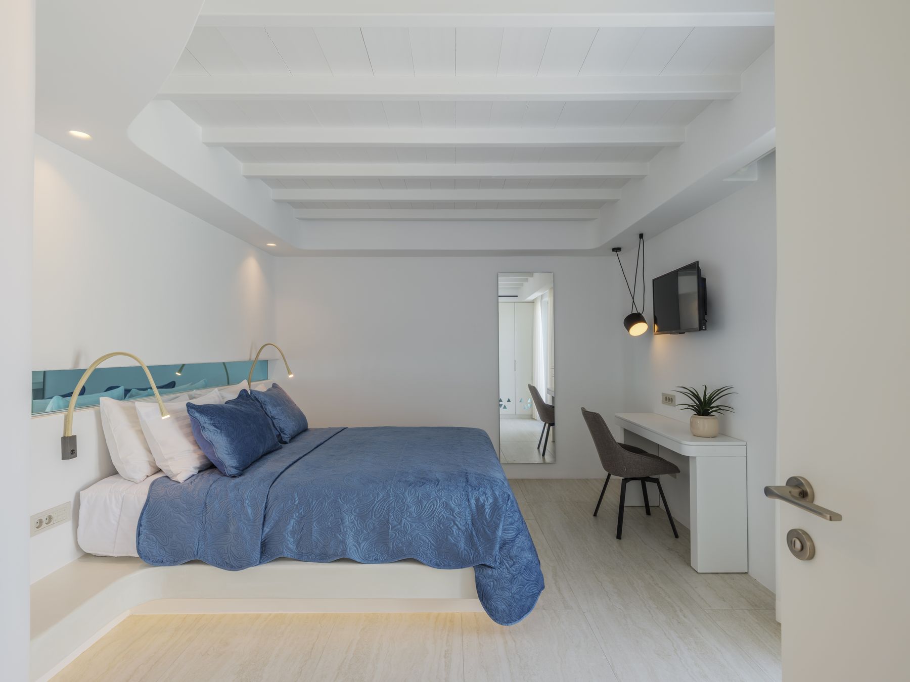 Suite 1 bedroom with platform bed