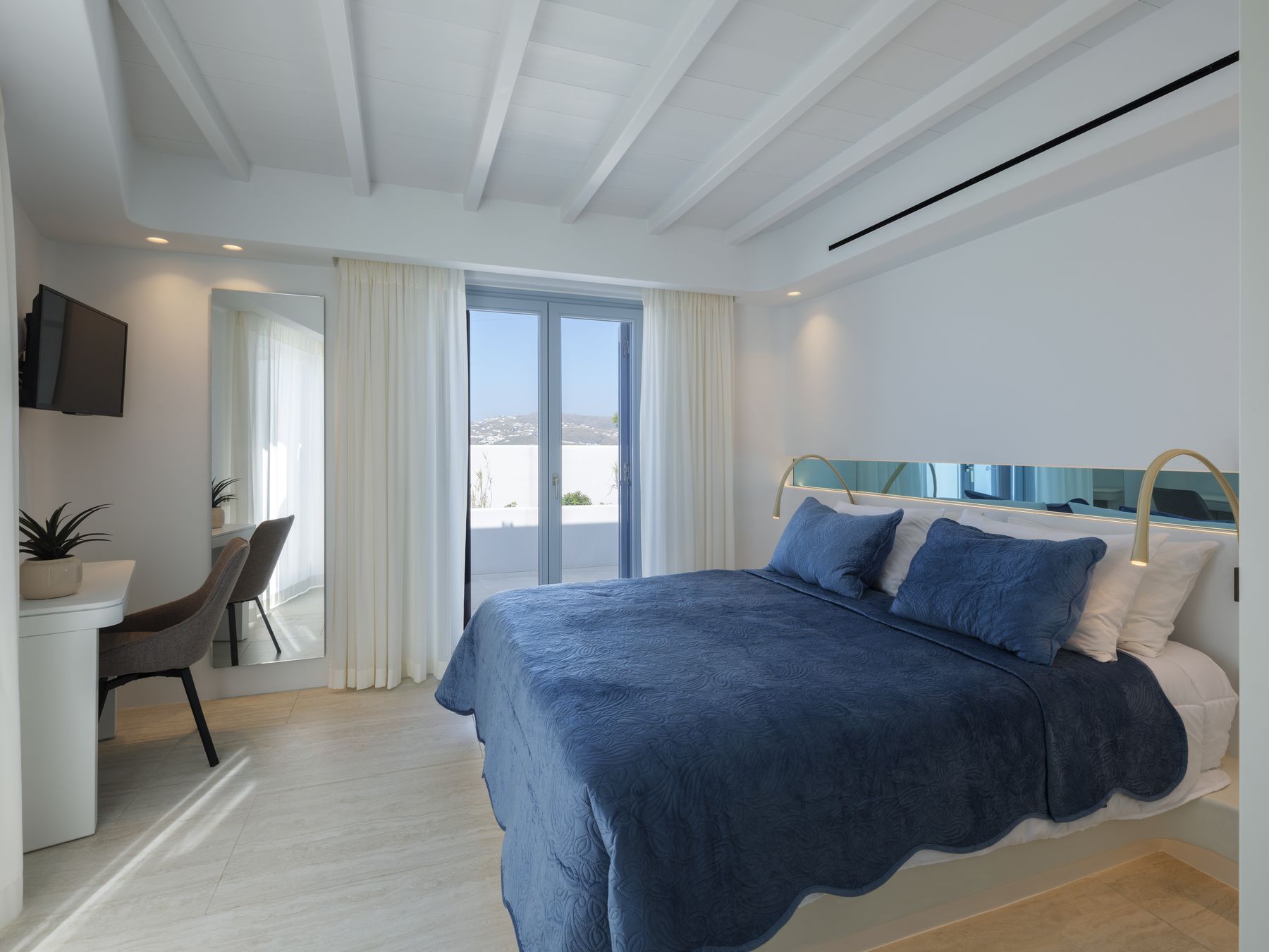 Suite 2 bedroom with balcony doors